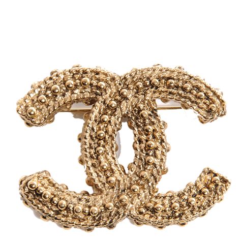 chanel broche cc